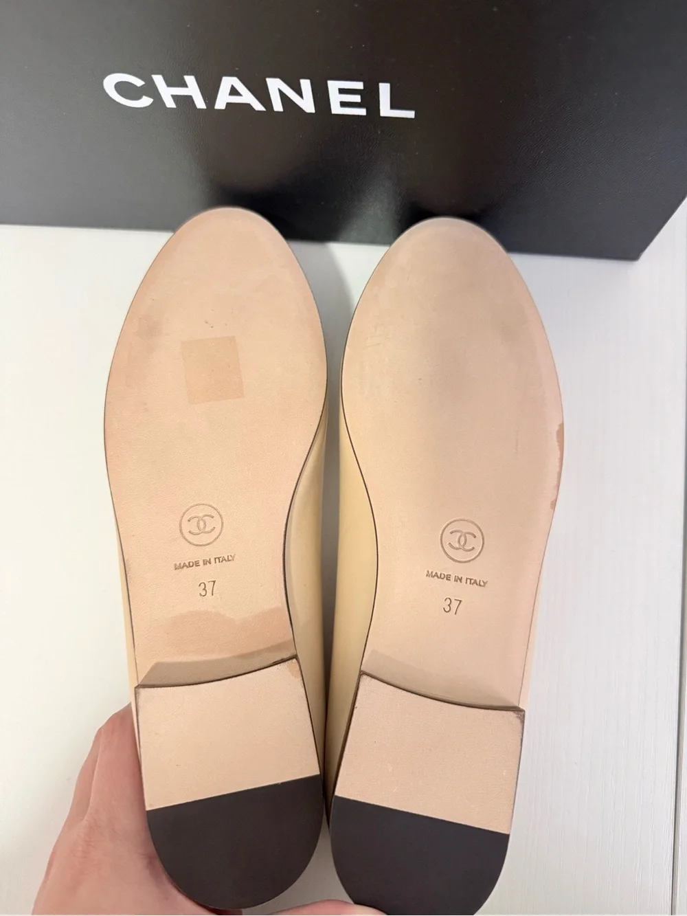CHANEL Beige and Black Leather Cap-Toe Ballet Flats - Picture 3 of 3